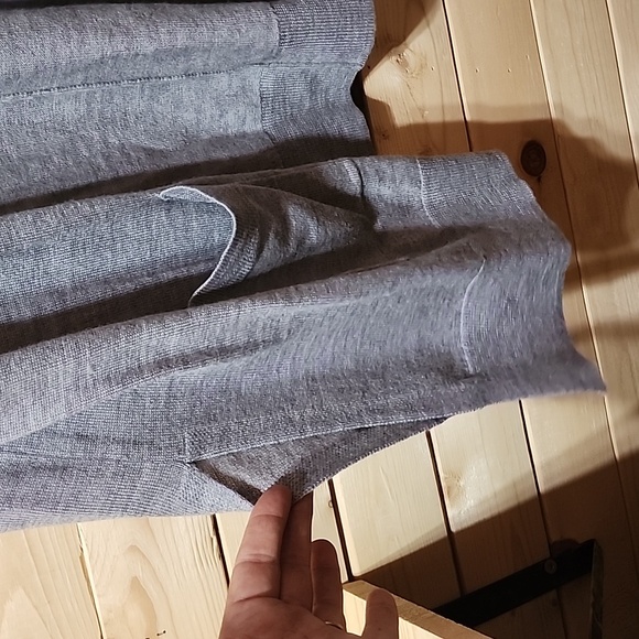 Vineyard Vines 100% merino wool Heather Grey cardigan Size M/L - Picture 3 of 7